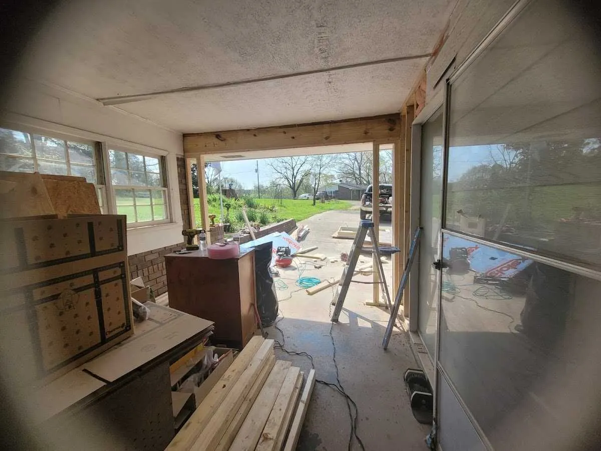 Air movers and dehumidifier for Water Mitigation Services in Iowa Park